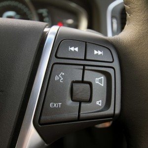 Volvo S Cross Country steering mounted controls