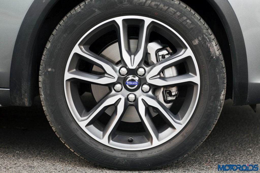 Volvo S60 Cross Country wheel tyre