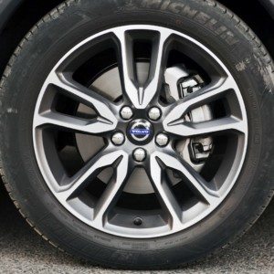 Volvo S Cross Country wheel tyre