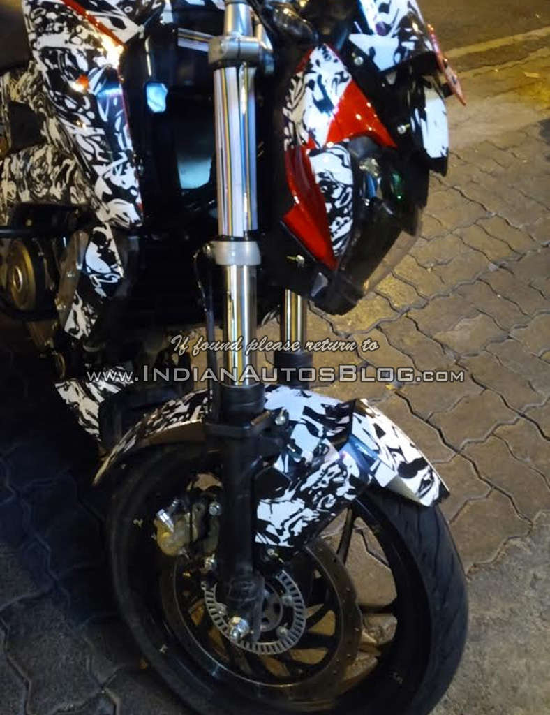 Bajaj Pulsar CS 400 (4)