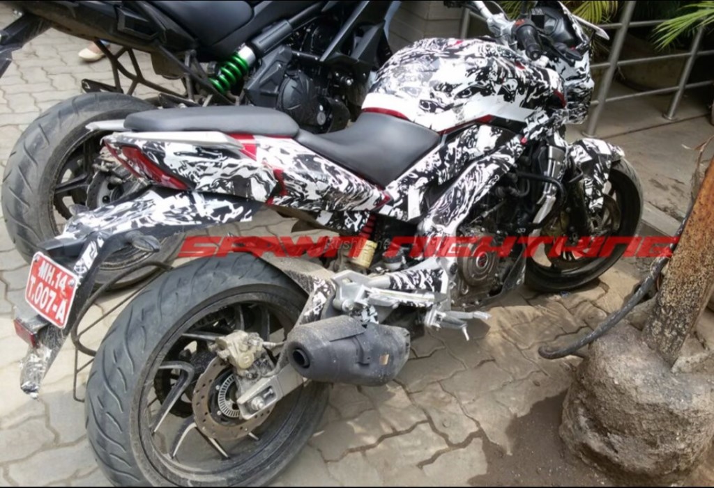 Bajaj Pulsar CS400 closeups