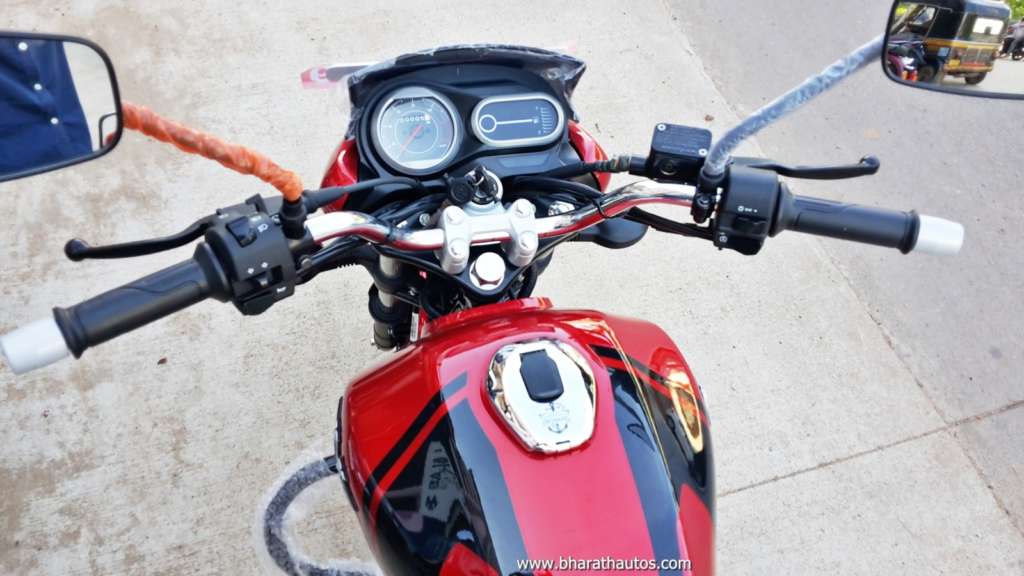 Bajaj V15 Cocktail wine red colour (6)