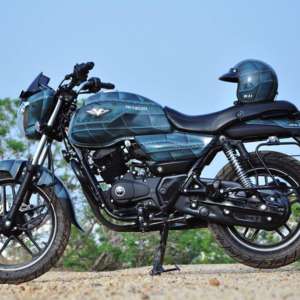 Bajaj V custom paintjob Eimor customs