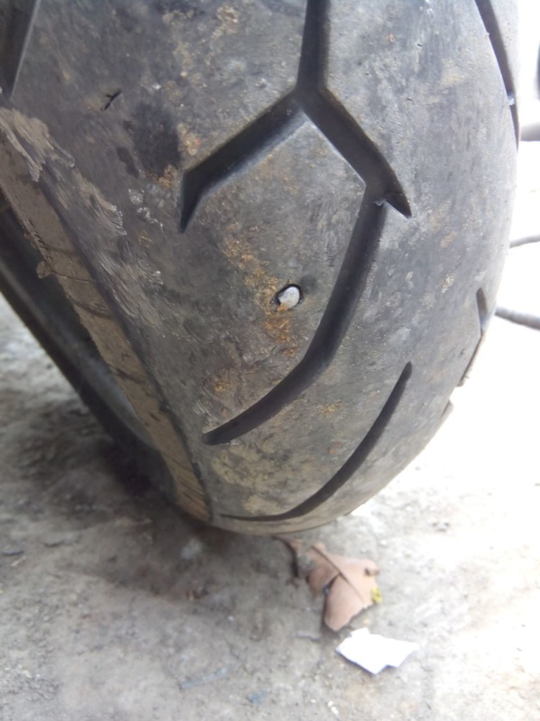 Mahindra Mojo tyre puncture (2)