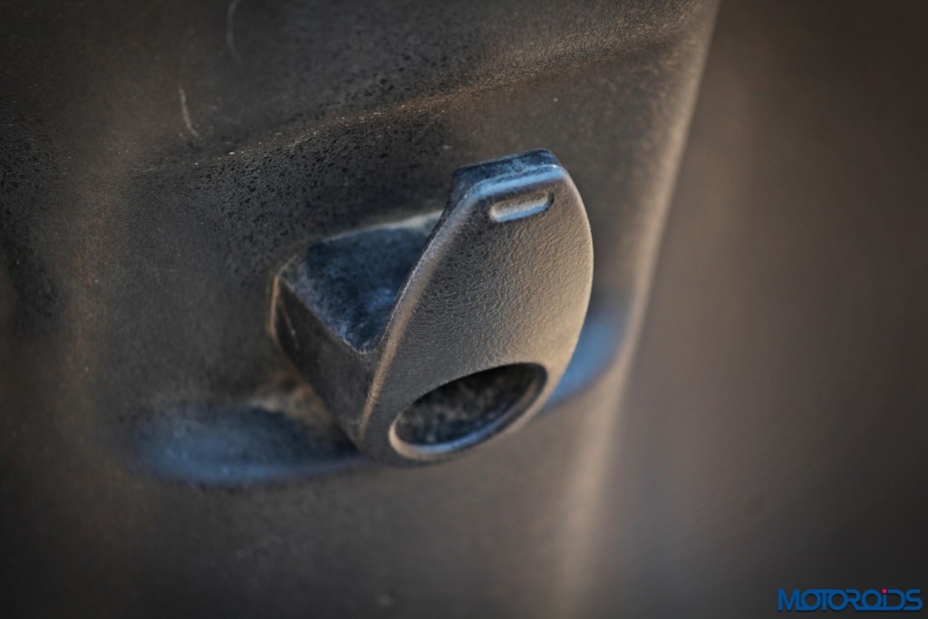 New 2016 Suzuki Access hook, choke and charger (1)