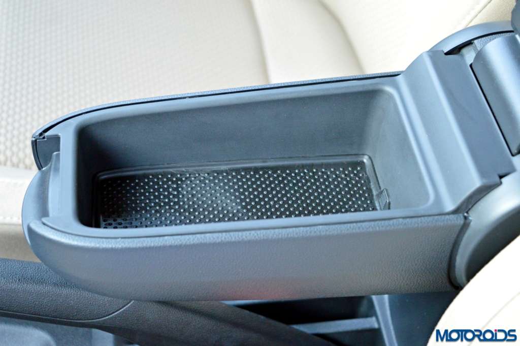 New Volkswagen Ameo central armrest storage(21)