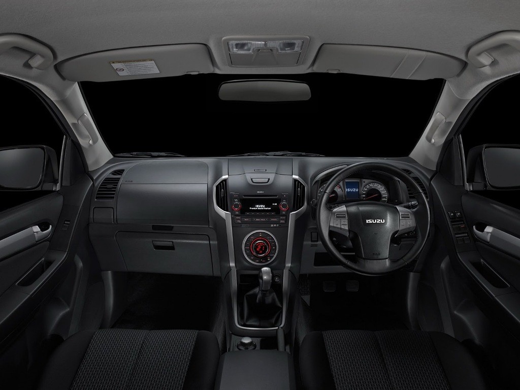 2016 Isuzu MU-X interior