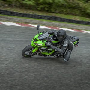 Kawasaki Ninja ZX R