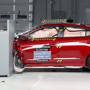 Hyundai Elantra crash test IIHS
