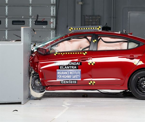 Hyundai Elantra crash test IIHS