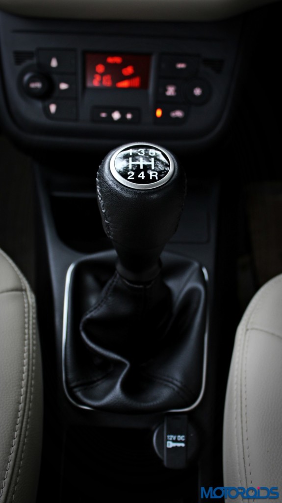 Fiat Linea 125S gear shifter