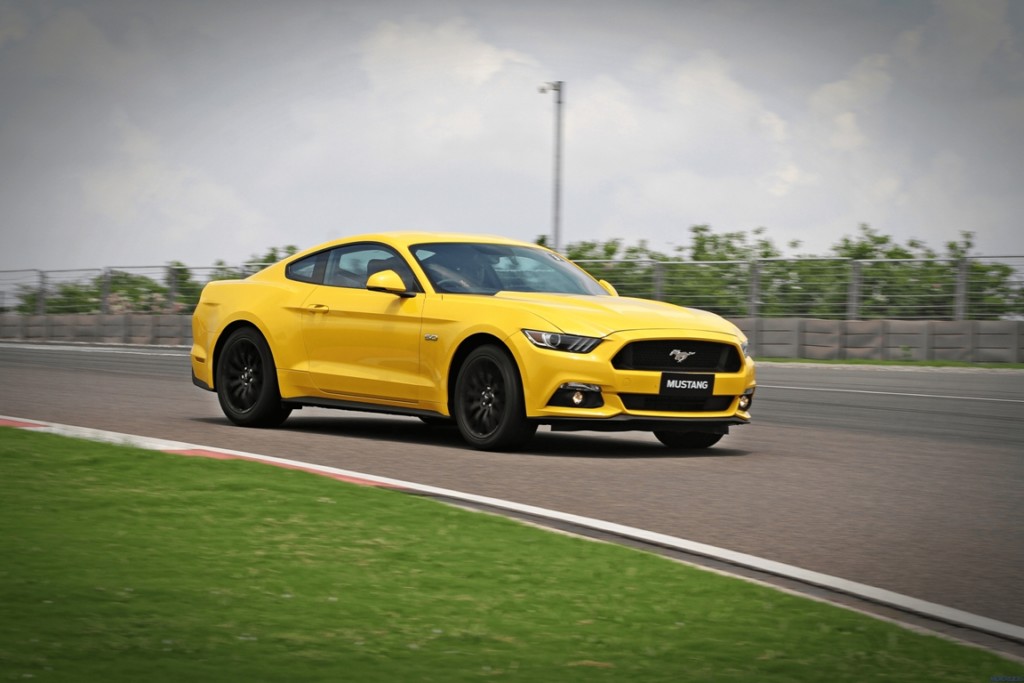 Ford-Mustang-Motoroids-16