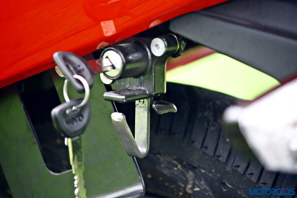 Hero MotoCorp Splendor 110 iSmart under seat helmet lock and seat opener