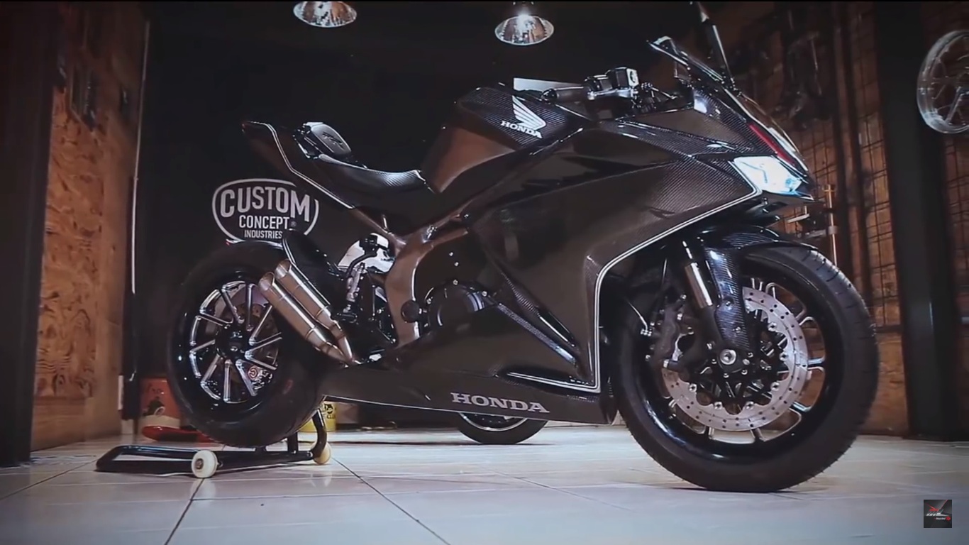Customised Honda CBR250RR shares the stage with the Customised Honda CBR250RR shares the stage with the