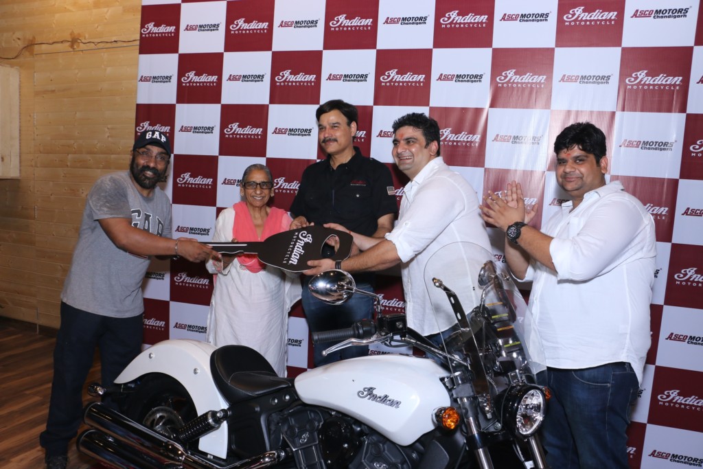 Mr. Pankaj Dubey, MD & Country Head, Polaris India handing over keys of the Indian Scout to its customer, Mr. Manish Jain