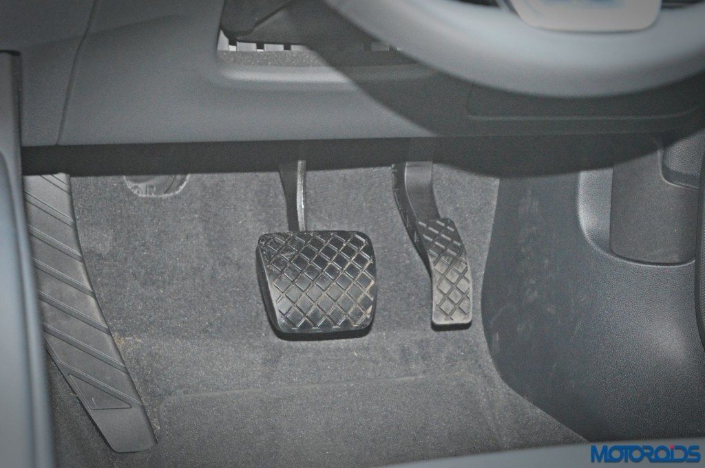 2016 Audi A4 Footwell(2)