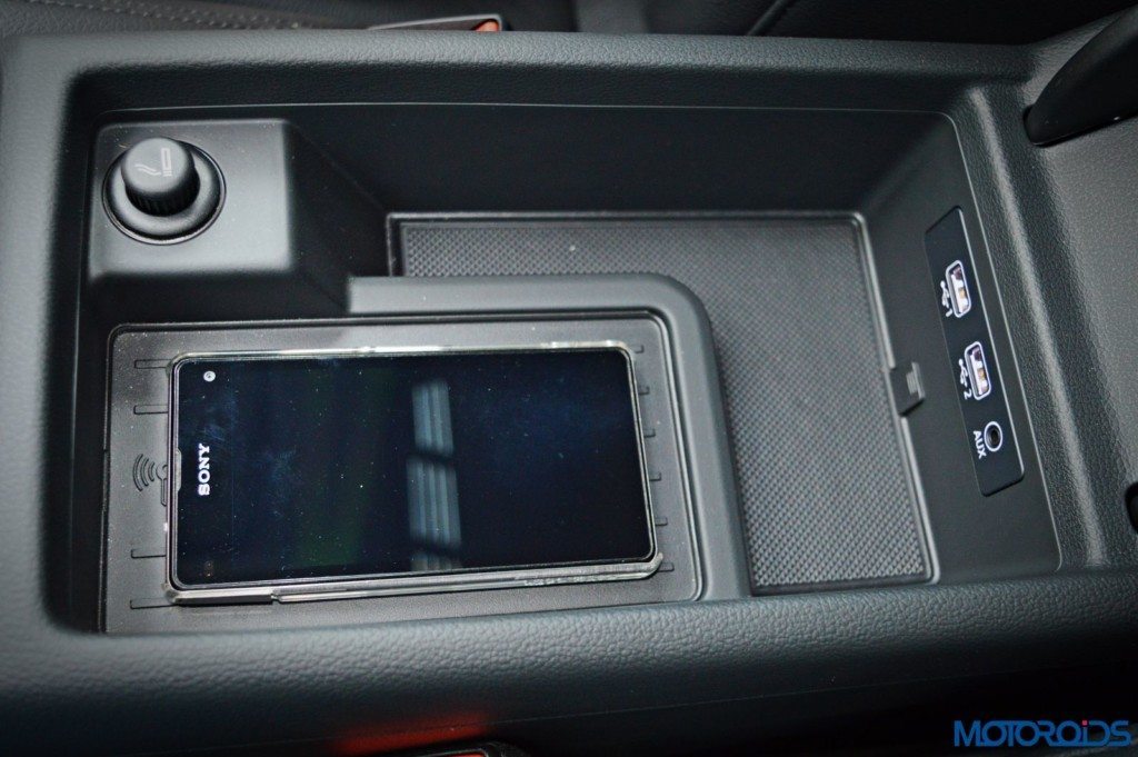 2016 Audi A4 Phone Box (13)