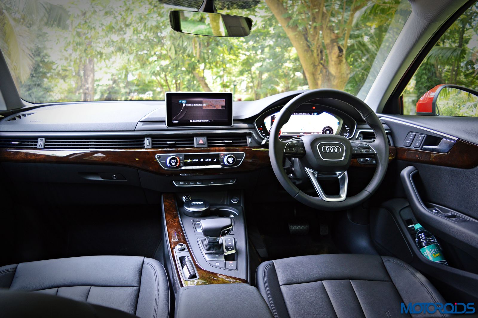 2016 Audi A4 cabin and center console (148)