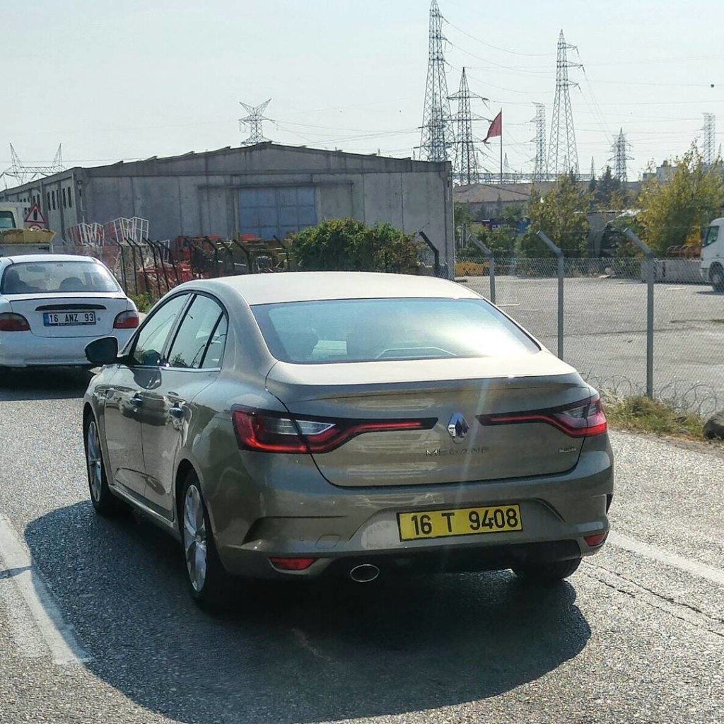 2016 Renault Fluence (1)