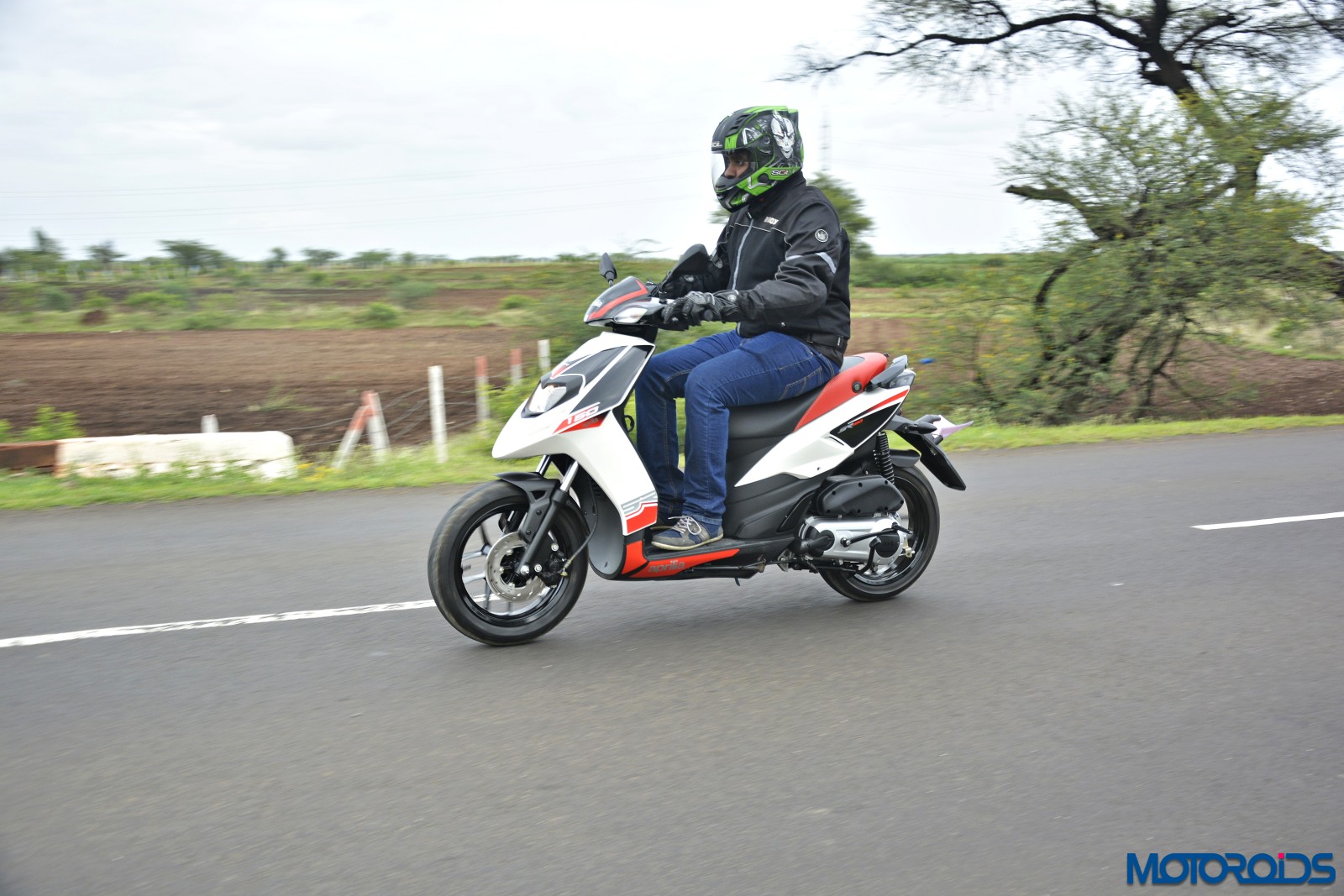 Aprilia SR 150 Review - Action Shots (10)