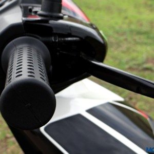 Aprilia SR  Review Details Bar Grips and Brake Levers