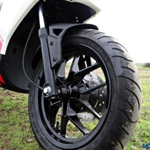 Aprilia SR  Review Details Wheels