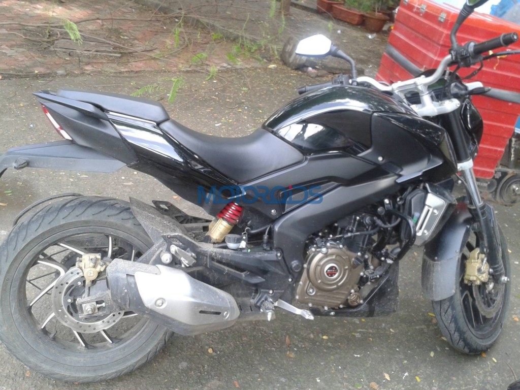 Bajaj Pulsar CS400 non-ABS variant spied (2)