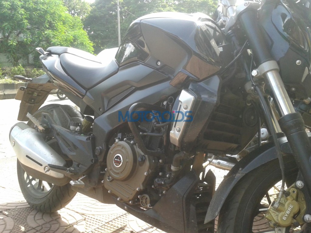 Bajaj Pulsar CS400 non-ABS variant spied (5)