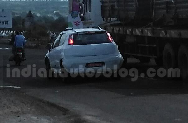 Fiat Avventura Urban Cross spied testing (2)