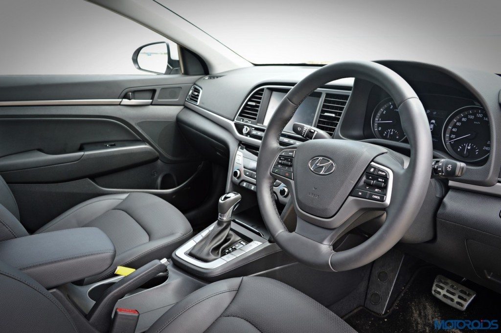 New Hyundai Elantra Dashboard (1)