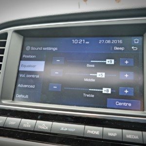 New Hyundai Elantra infotainment system