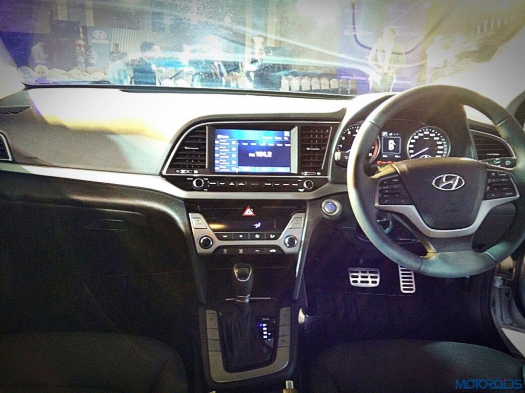 New Hyundai Elantra interior (1)