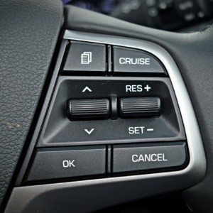 New Hyundai Elantra steering wheel mounted controls