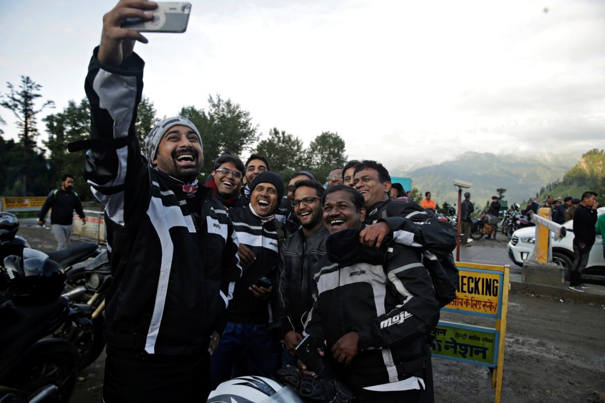 Rannvijay Singh with the Mahindra Mojo Tribe