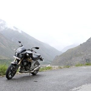 Rannvijay Singh with the Mahindra Mojo Tribe