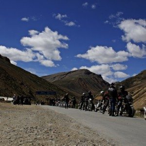 Rannvijay Singh with the Mahindra Mojo Tribe