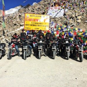 Rannvijay Singh with the Mahindra Mojo Tribe