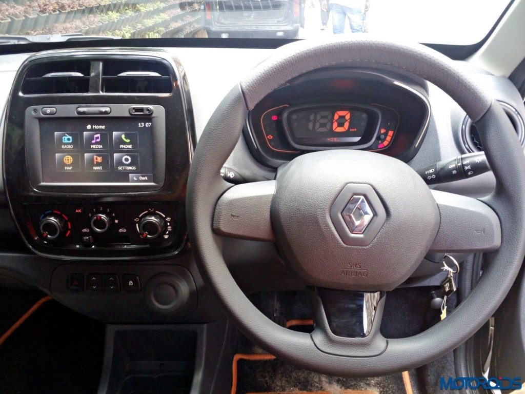 Renault Kwid 1.0L SCe Front dash (6)