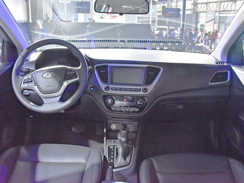2017 Hyundai Verna interior