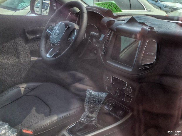 2017-jeep-compass-interior