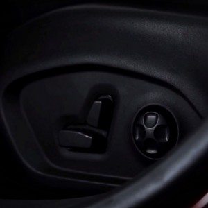 Jeep Compass powered front seat