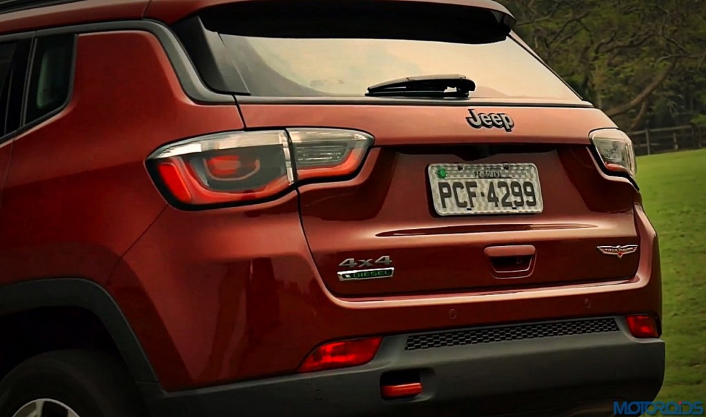 2017-jeep-compass-rear