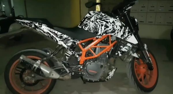 2017-ktm-duke-390-spotted-again-5