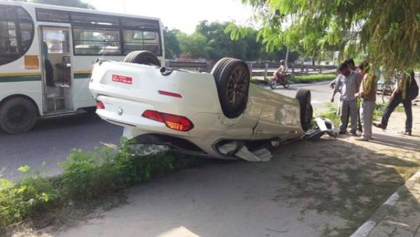 BMW  series accident Delhi