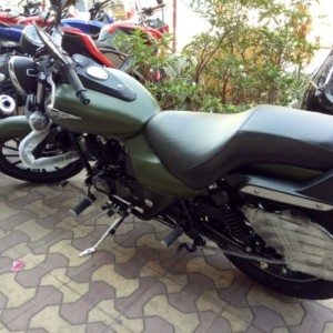 Bajaj Avenger Custom Paintjob