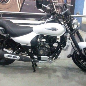 Bajaj Avenger Custom Paintjob