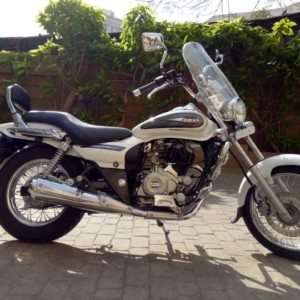 Bajaj Avenger Custom Paintjob