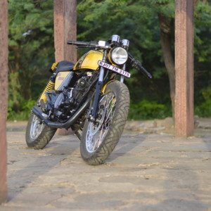 Custom Cafe Racer by Hustler Moto Bajaj Pulsar