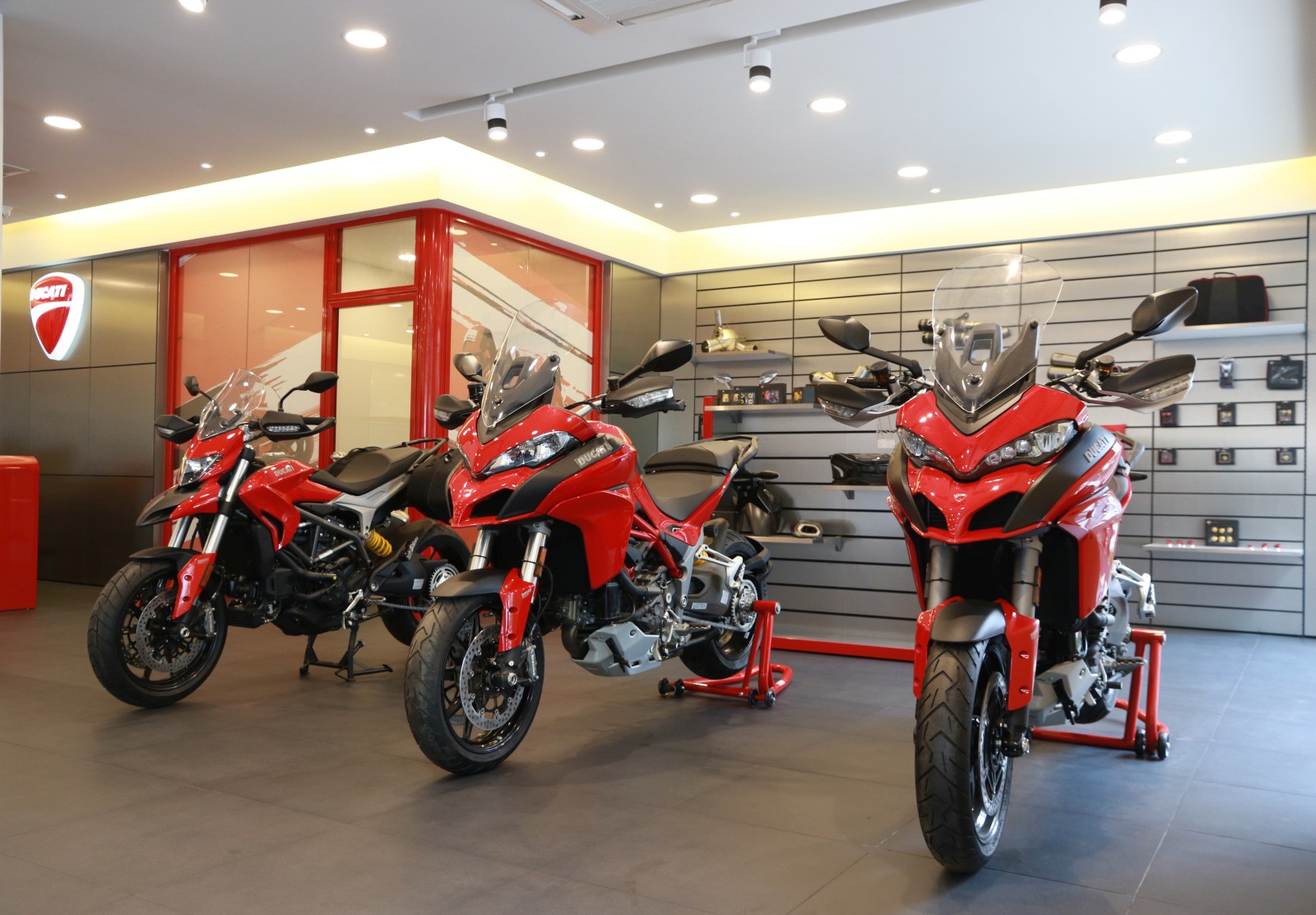 Ducati-inaugurates-new-dealership-in-Ahmedabad-8
