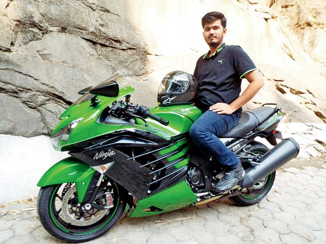 kawasaki-zx-14r-owner-takes-off-with-bike-2